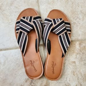 Universal threads slide sandals